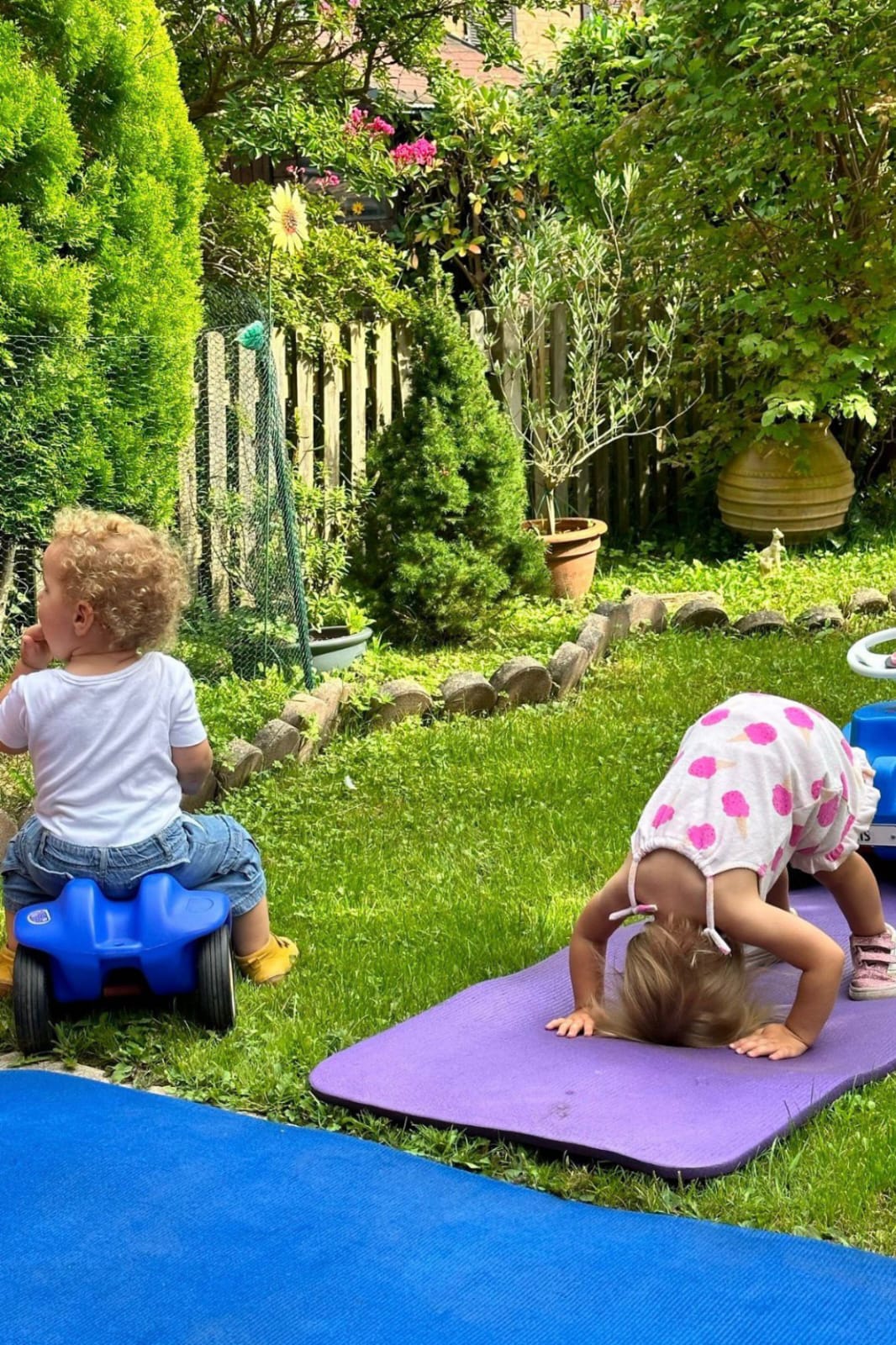 Garten und Spielmöglichkeiten im Freien